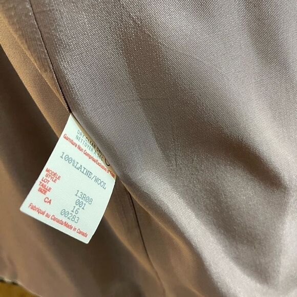 Woman’s 100% Wool Blazer | Vintage Blazer | Made In Canada | Women’s Wool Blazer - Picture 16 of 17